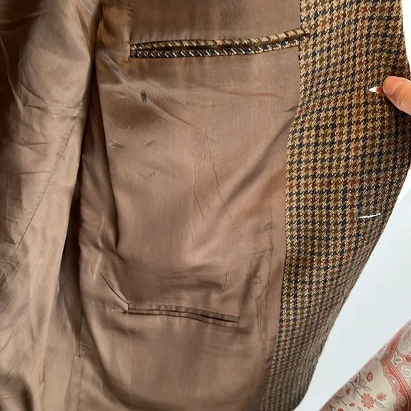 Embassy Row Jacket - Picture 11 of 14